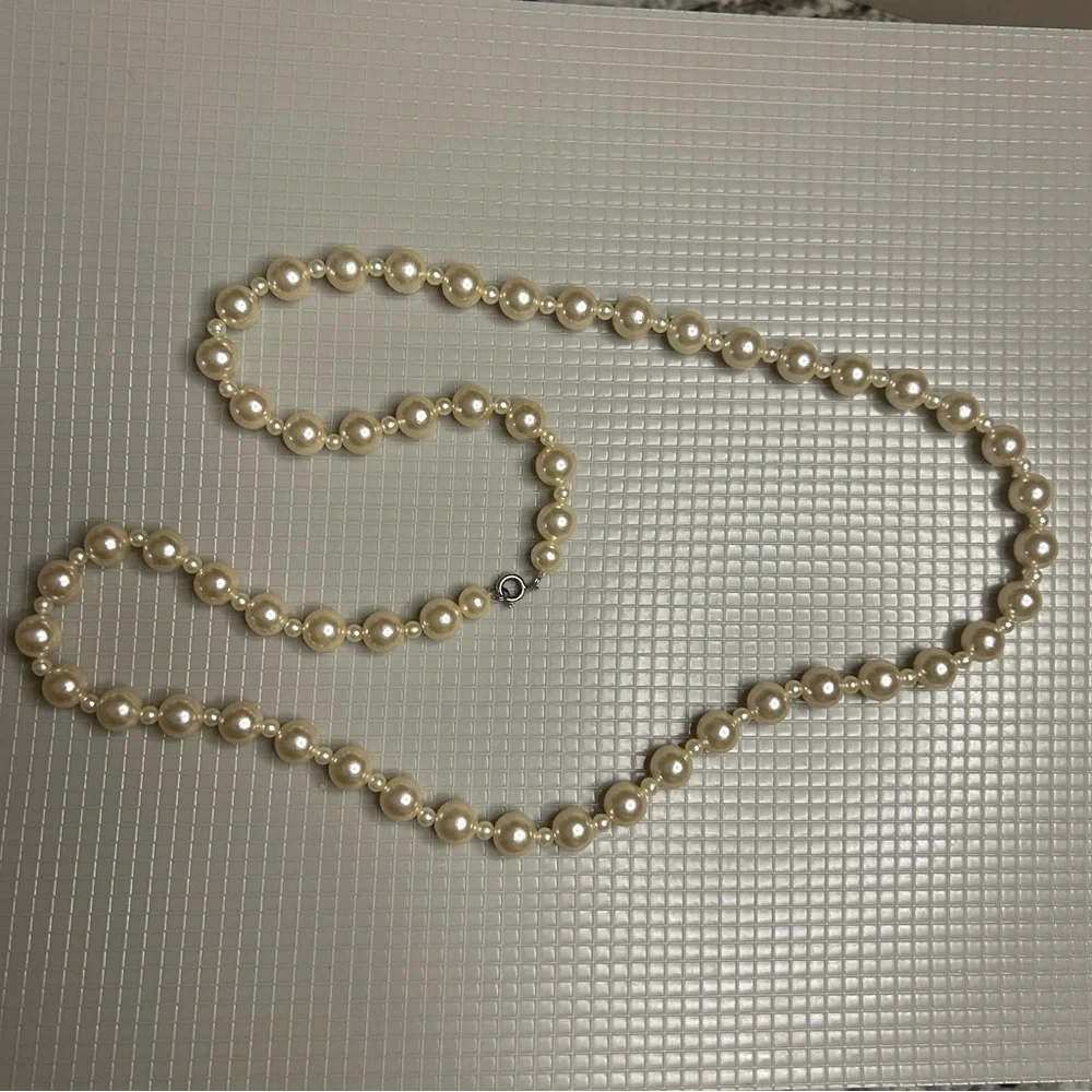 Elegant Cream Pearl Necklace - Picture 2 of 2